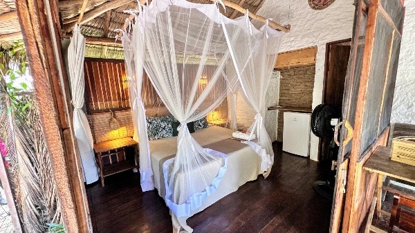 Interior do bangalô clássico da Vila do Junco
